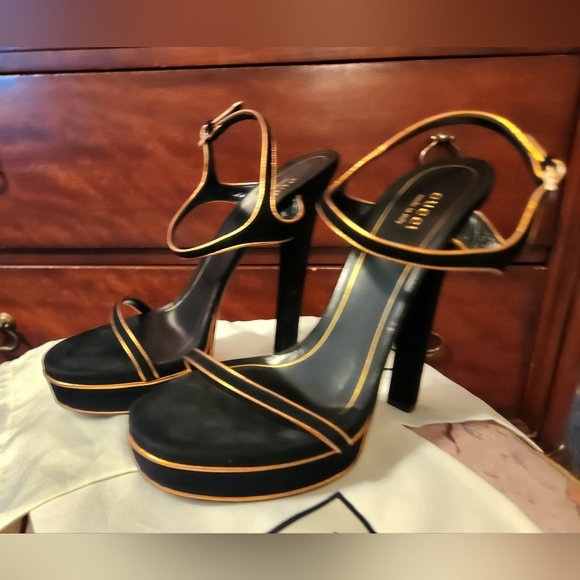 GUCCI BLACK AND GOLD TRIM STRAPPY STILETTO SANDALS 40 (10) - Picture 9 of 16